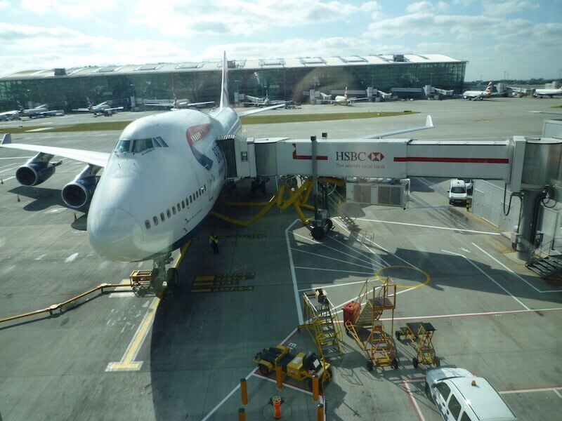 how to beat the fear of flying - 747 being readied for take-off