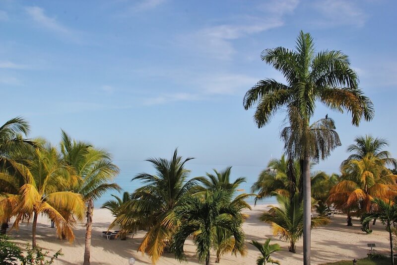 Jamaica facts for women travelers - paradisiacal beach