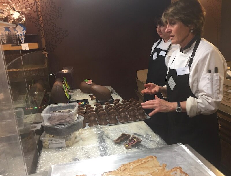 making chocolate in Bayonne - Atelier du Chocolat