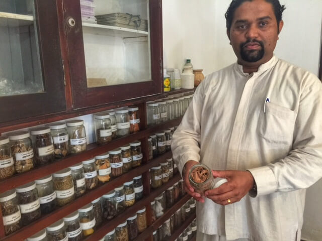 Sri Lanka Barberyn Resort specialist explaining herbs