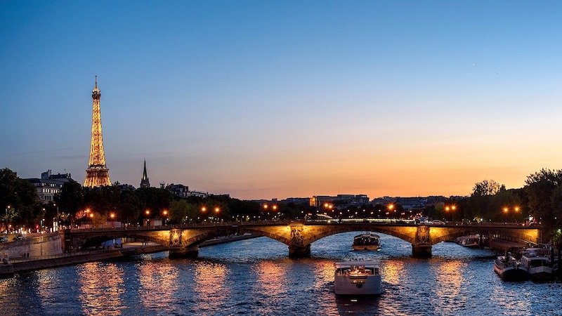 River tours - Europe - Paris along the Seine