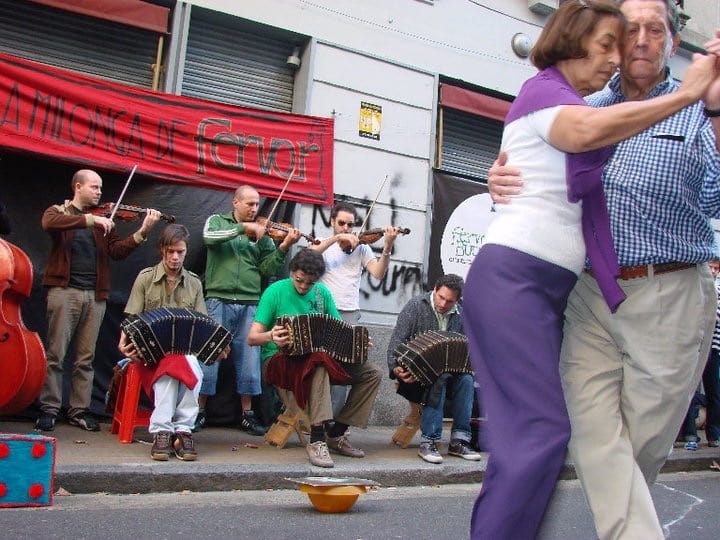 Street tango in Buenos Aires