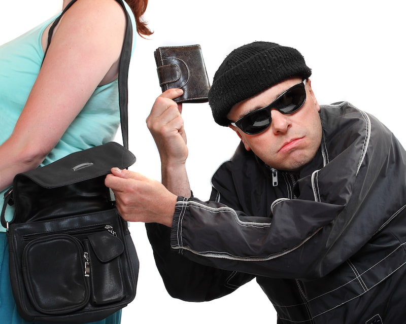 Man pickpocketing woman and stealing her wallet