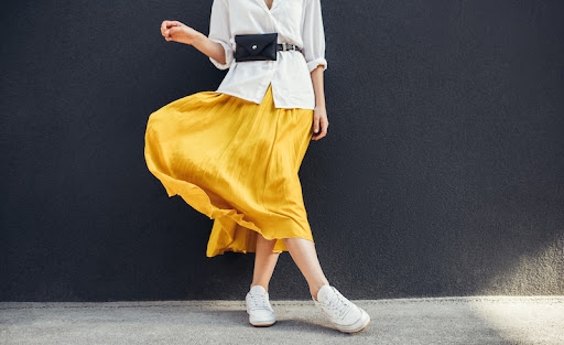 4 Trending Long Skirt Outfits For Women - Learn To Style Long Skirts With  Tops - Bewakoof Blog