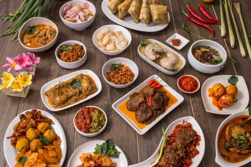 Sumatra food spread - one of the best things to do in Sumatra is eat!